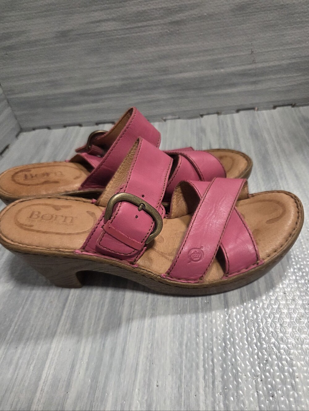 Born Salina Pink Leather Slip on Sandals w/ Adjustable Buckles Size 9 - Picture 2 of 8